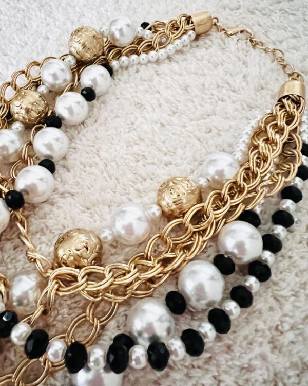 Collana White