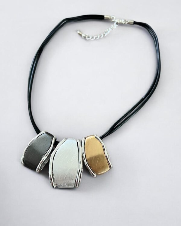 Collana Zone